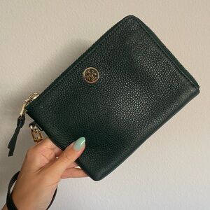 Tory Burch Robinson emerald green pebbled leather large wristlet